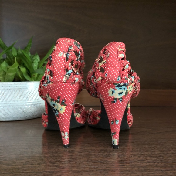 Rocket Dog T-Strap Heels - Picture 2 of 5